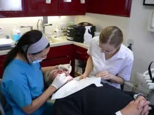 Durch das abschließen einer Zahnzusatzversicherung Kosten sparen