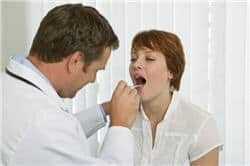 Mundfäule beim Baby und beim Erwachsenen ist mit einem schwachen Immunsystem schlecht.