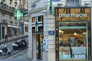 Zahnpasta ohne Fluorid konnte man früher nur in der Apotheke erwerben, jetzt gibt es sie einfach online zu bestellen.