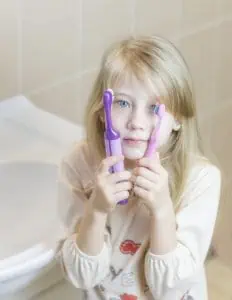 Durch die speziellen Funktionen für Kinder ist die E-Zahnbürste die Bürste der Wahl.