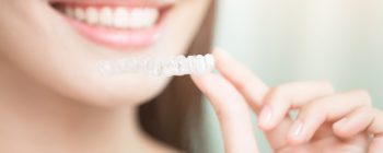 Unsichtbare Zahnspange: Zahnkorrektur mit durchsichtiger Zahnspange