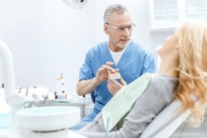 Invisalign Alternativen: Wettbewerber und Zahnkorrektur von zu Hause aus - Zahnarzt Termin
