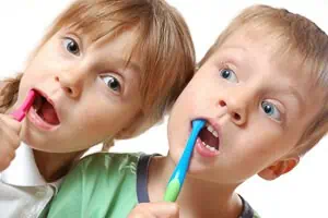Plaque Färbemittel motivieren Kinder zur Zahnpflege