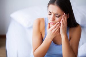5 Tage nach Zahn ziehen immer noch schmerzen – ist das normal?