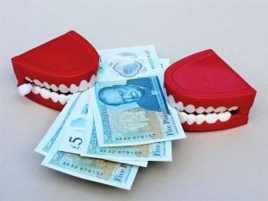 Geld sparen bei einer zahnarztpraxis inbulgarien
