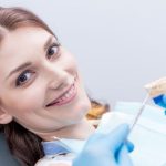 35328Kleine Zahnkorrekturen diskret mit Invisalign i7 behandeln