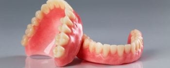 Die Zahnprothesen Kosten können hoch sein. Daher ist es sinnvoll Angebote zu vergleichen.