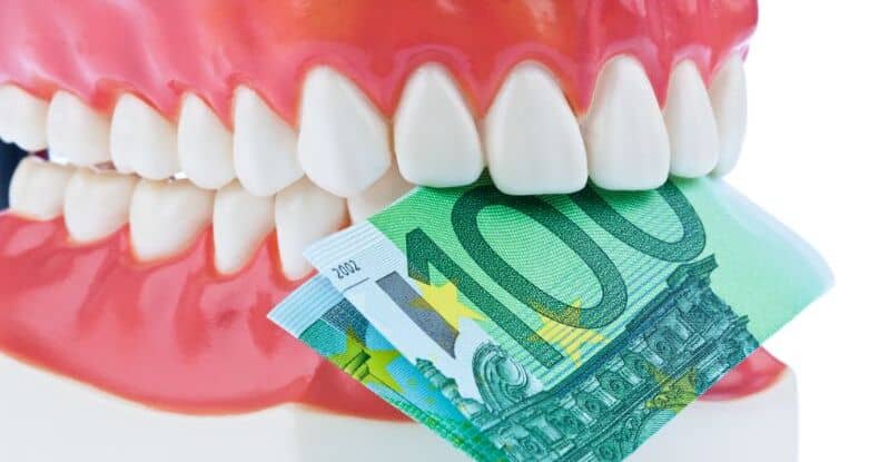 Feste dritte Zähne an einem Tag - Kosten und Ablaug