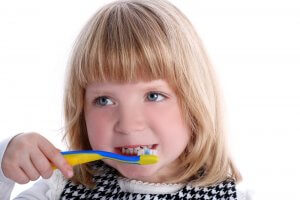 girl brushing teeth