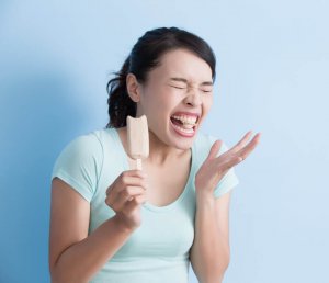 woman with teeth sensitive to cold ice cream