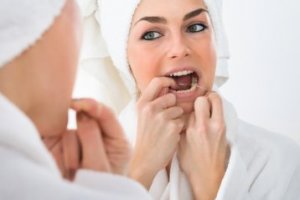 comparación hilo dental vs irrigador dental