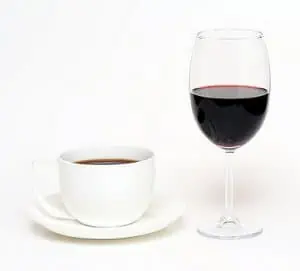 Fotografía de café y vino