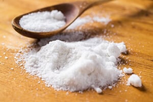 beneficios de la sal para las encías inflamadas