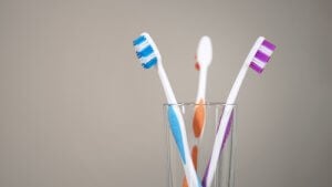 la higiene oral es el mejor antídoto contra el sangrado de encías