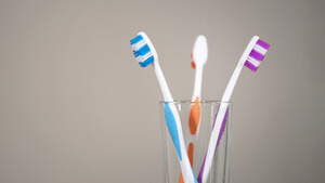 Cepillos de dientes especiales para limpiar protectores bucales