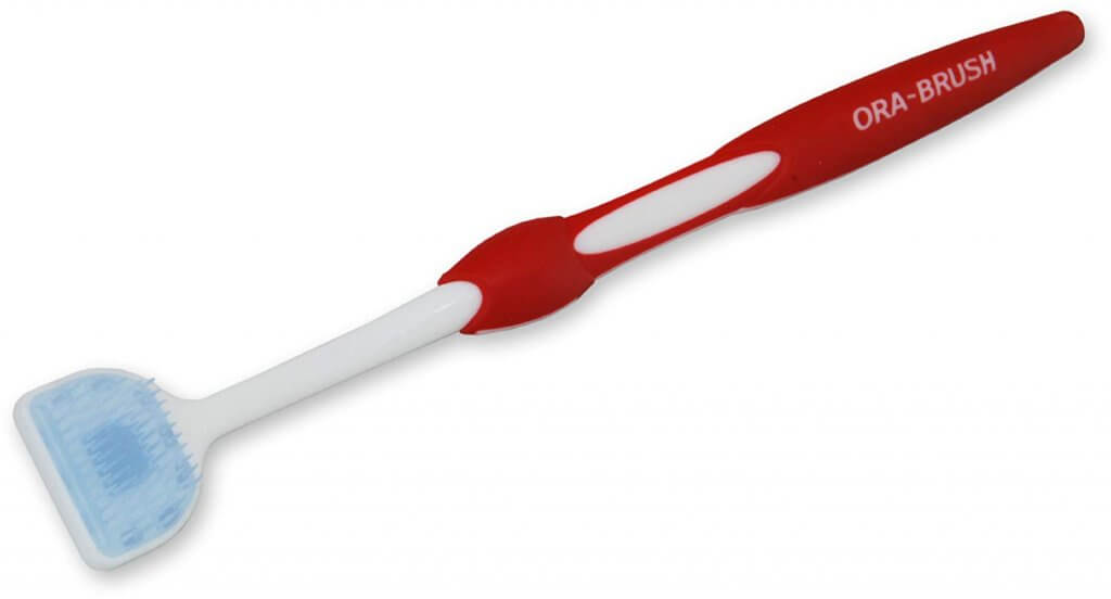 ¿Cómo limpiarse bien la lengua sin sufrir arcadas?