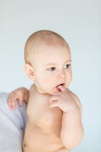 El hábito de succión del pulgar tiene en mayor o menor grado algún tipo de incidencia en la mordida abierta 