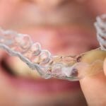 60289Hilo dental: cómo usar la seda dental, tipos y cuál elegir