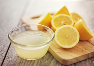 blanquear dientes con bicarbonato y limón