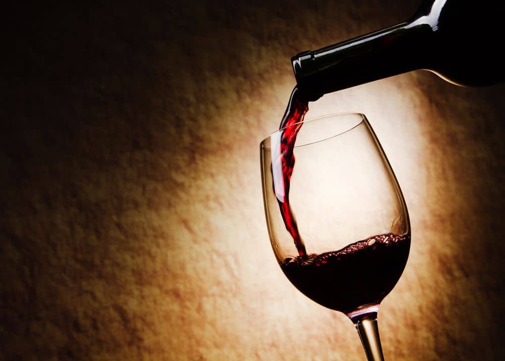 10 Tricks to Enjoy Wine Without Staining Your Teeth