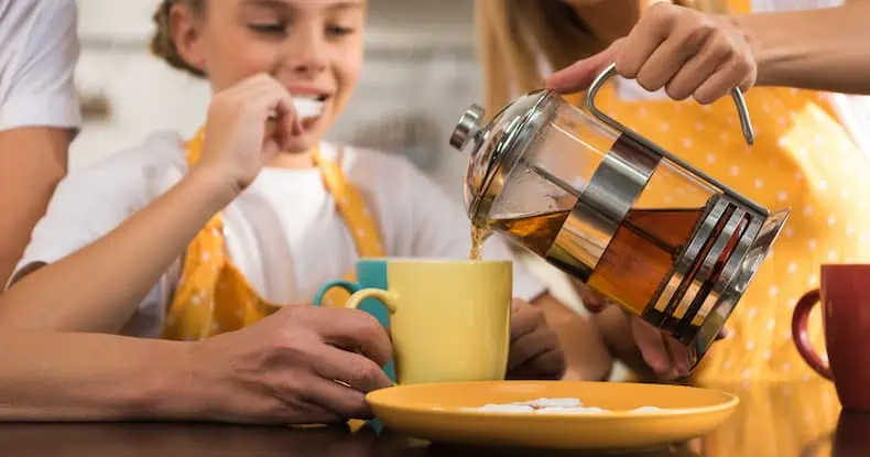 does tea stain your teeth