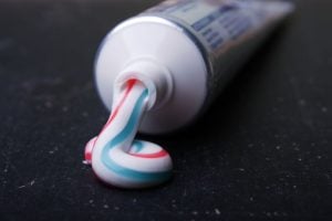 fluoride vs fluoride free toothpaste