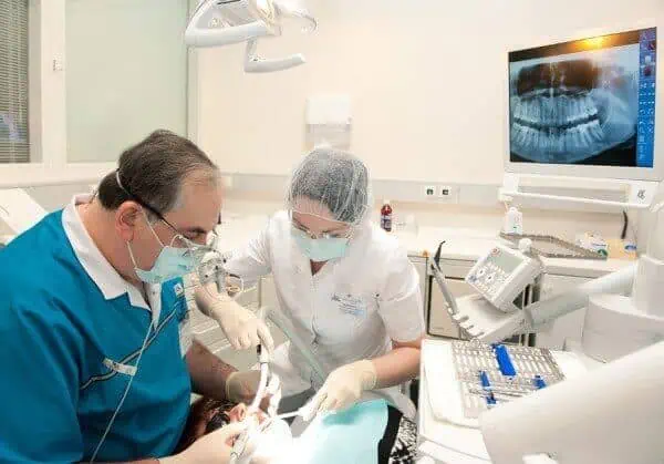opération de greffe dentaire osseuse