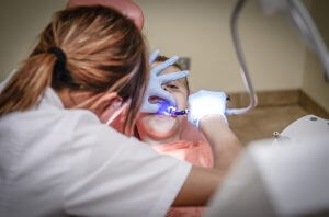 Dentiste pour agénésie dentaire