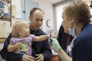 bébé chez le dentiste