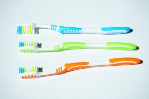 brosses à dents françaises en plastique