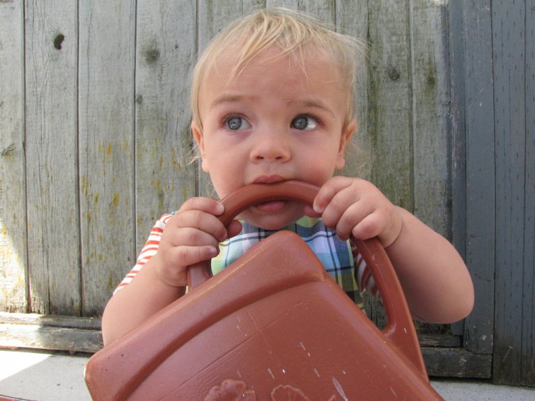 Poussée dentaire symptômes et astuces pour soulager bébé