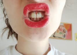 piercing smiley infecté