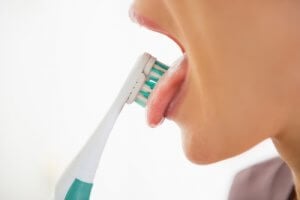 brosse à dents pour se nettoyer la langue