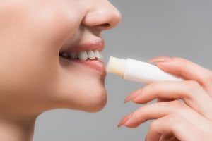 baume à lèvre, antibactérien et antiinflammatoire