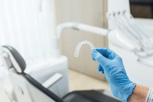 praticien invisalign dans son cabinet